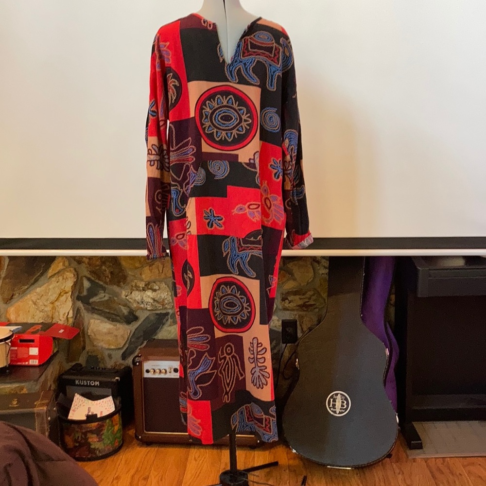 Men’s colorful 💯 % cotton kaftan, indigenous imagery